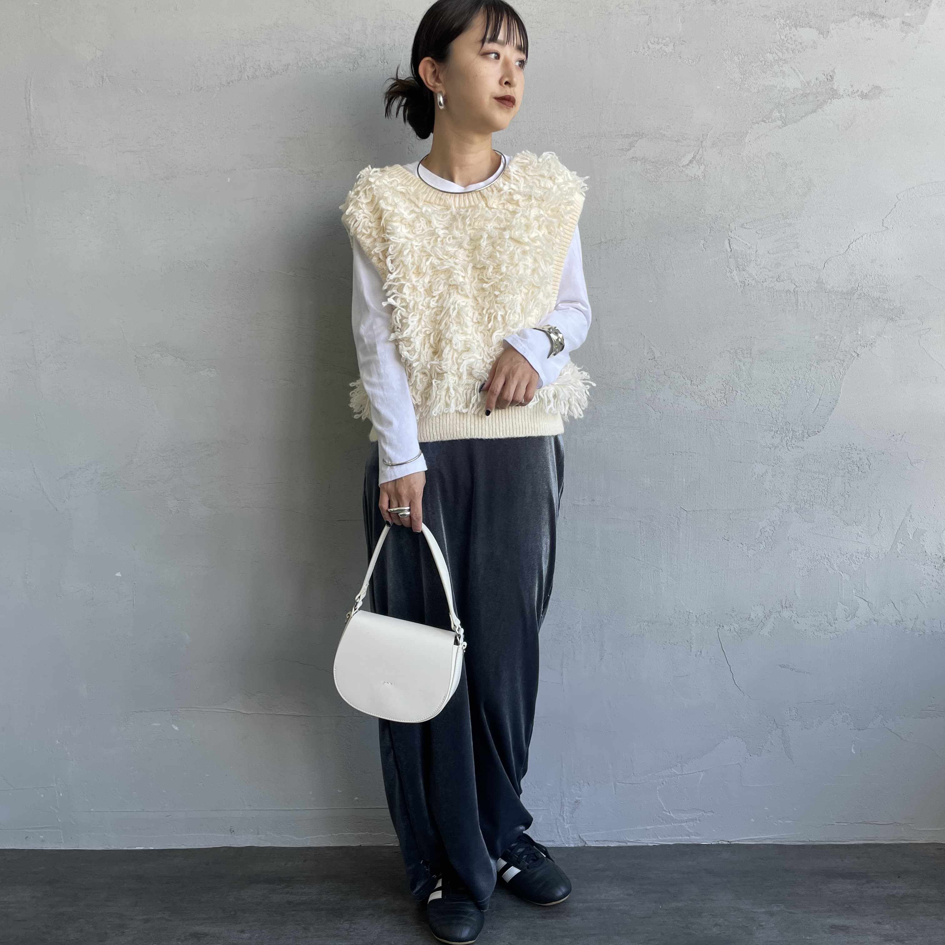 nenom [ネノム] マルチWAY フリンジショートベスト [NE25131028] 21 IVORY &&モデル身長：150cm 着用サイズ：F&&