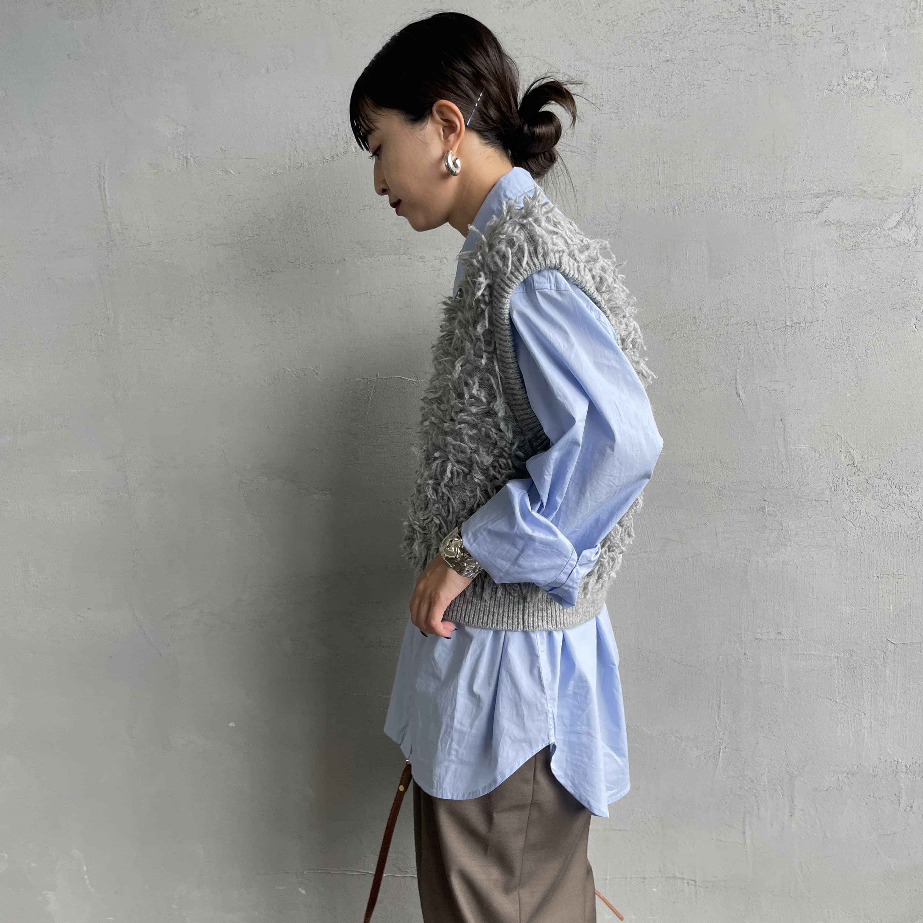 nenom [ネノム] マルチWAY フリンジショートベスト [NE25131028] 07 GRAY &&モデル身長：150cm 着用サイズ：F&&