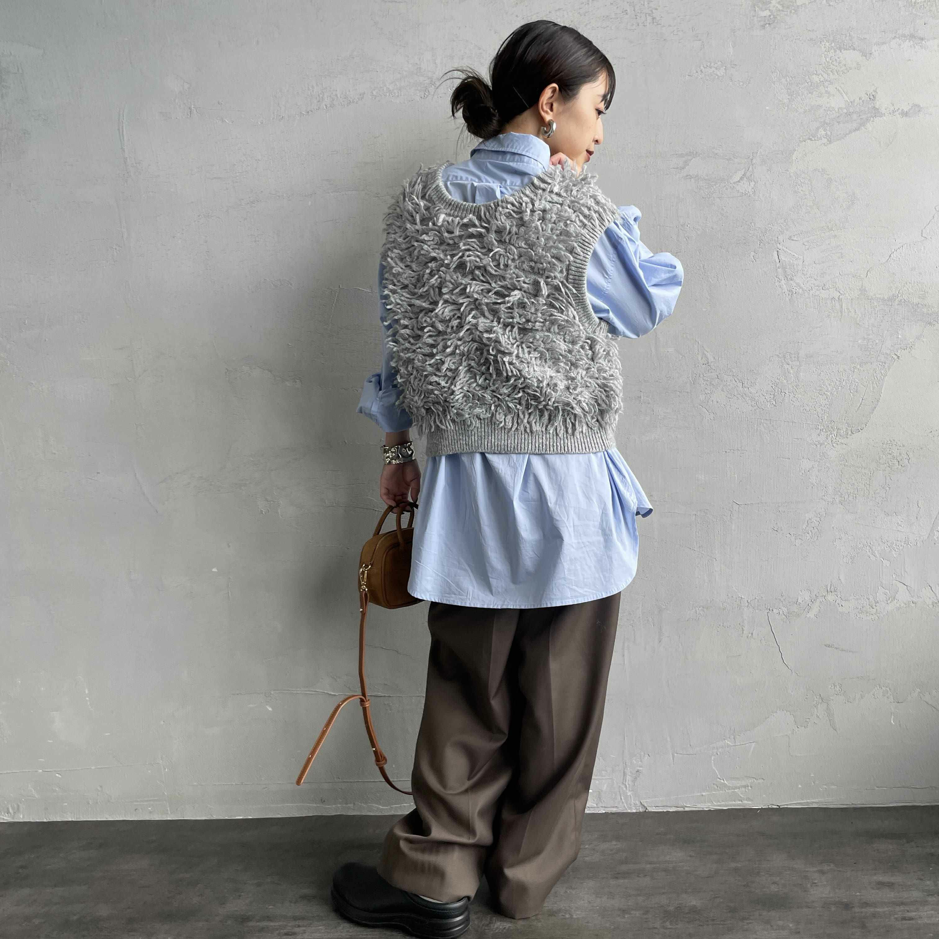 nenom [ネノム] マルチWAY フリンジショートベスト [NE25131028] 07 GRAY &&モデル身長：150cm 着用サイズ：F&&