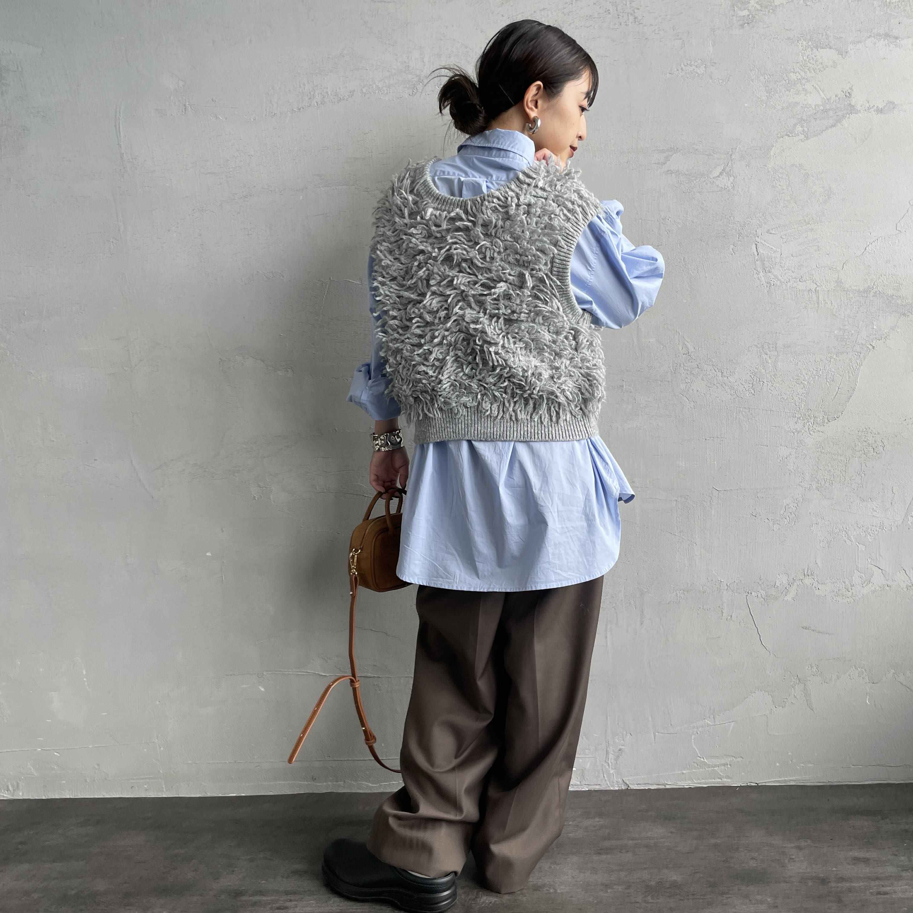 nenom [ネノム] マルチWAY フリンジショートベスト [NE25131028] 07 GRAY &&モデル身長：150cm 着用サイズ：F&&