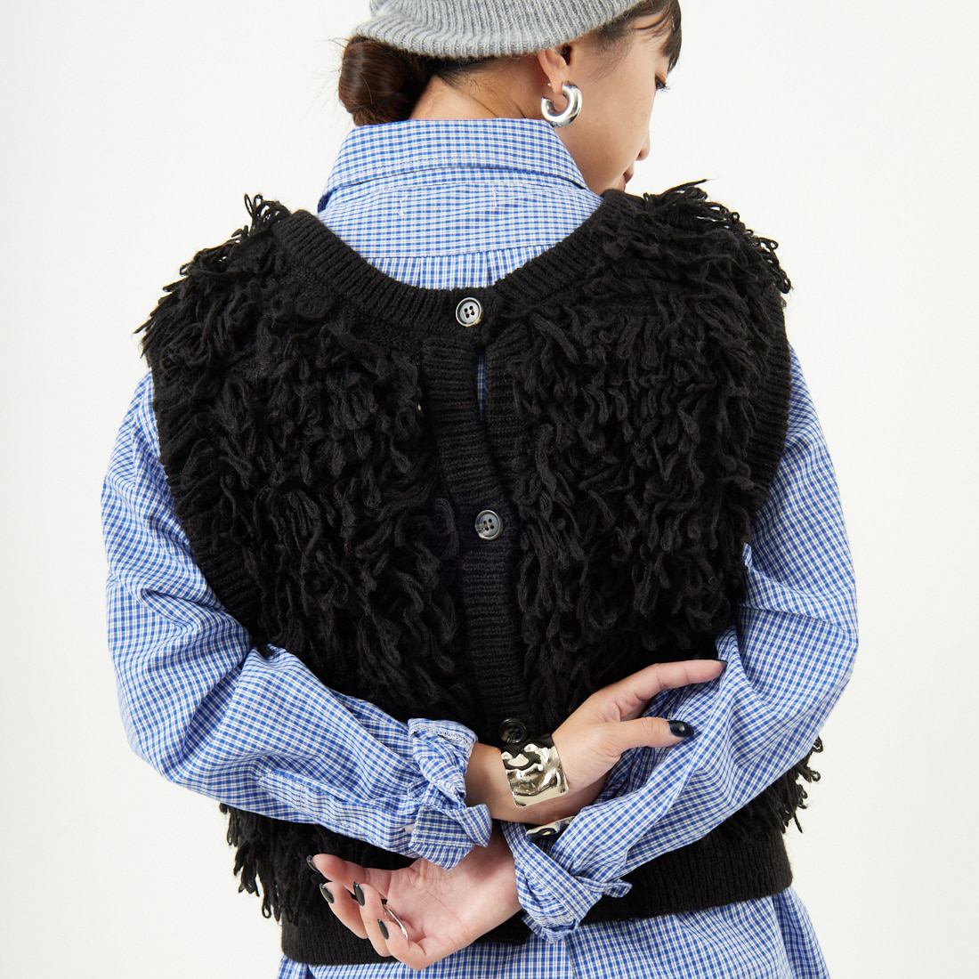 nenom [ネノム] マルチWAY フリンジショートベスト [NE25131028] 09 BLACK &&モデル身長：150cm 着用サイズ：F&&