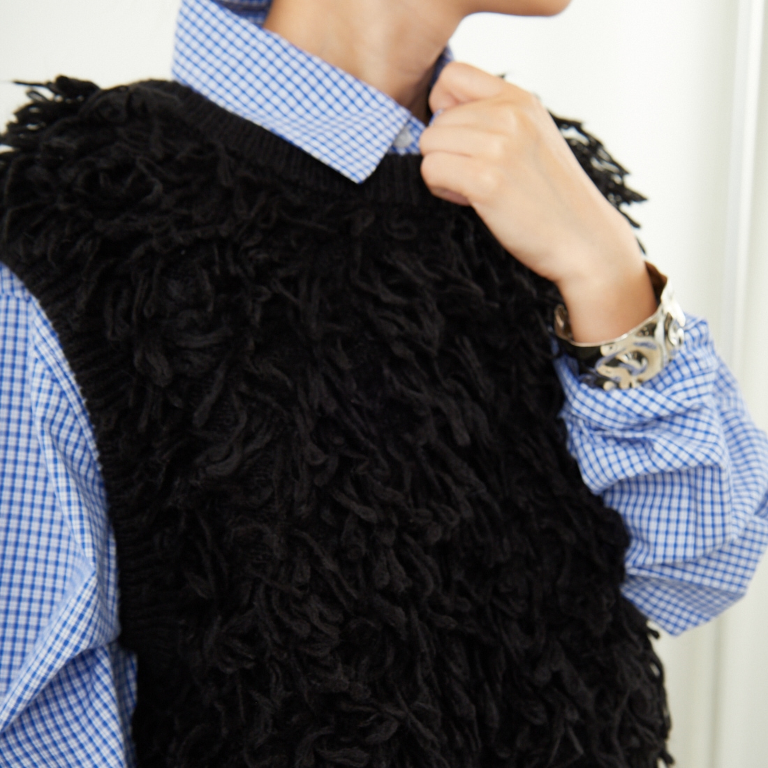 nenom [ネノム] マルチWAY フリンジショートベスト [NE25131028] 09 BLACK &&モデル身長：150cm 着用サイズ：F&&