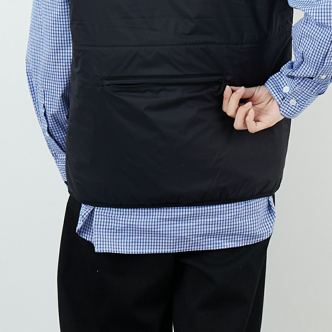 Marmot [マーモット] ライトシェイド インサレーションベスト [MTFW25UVT026] BLACK &&モデル身長：162cm 着用サイズ：S&&