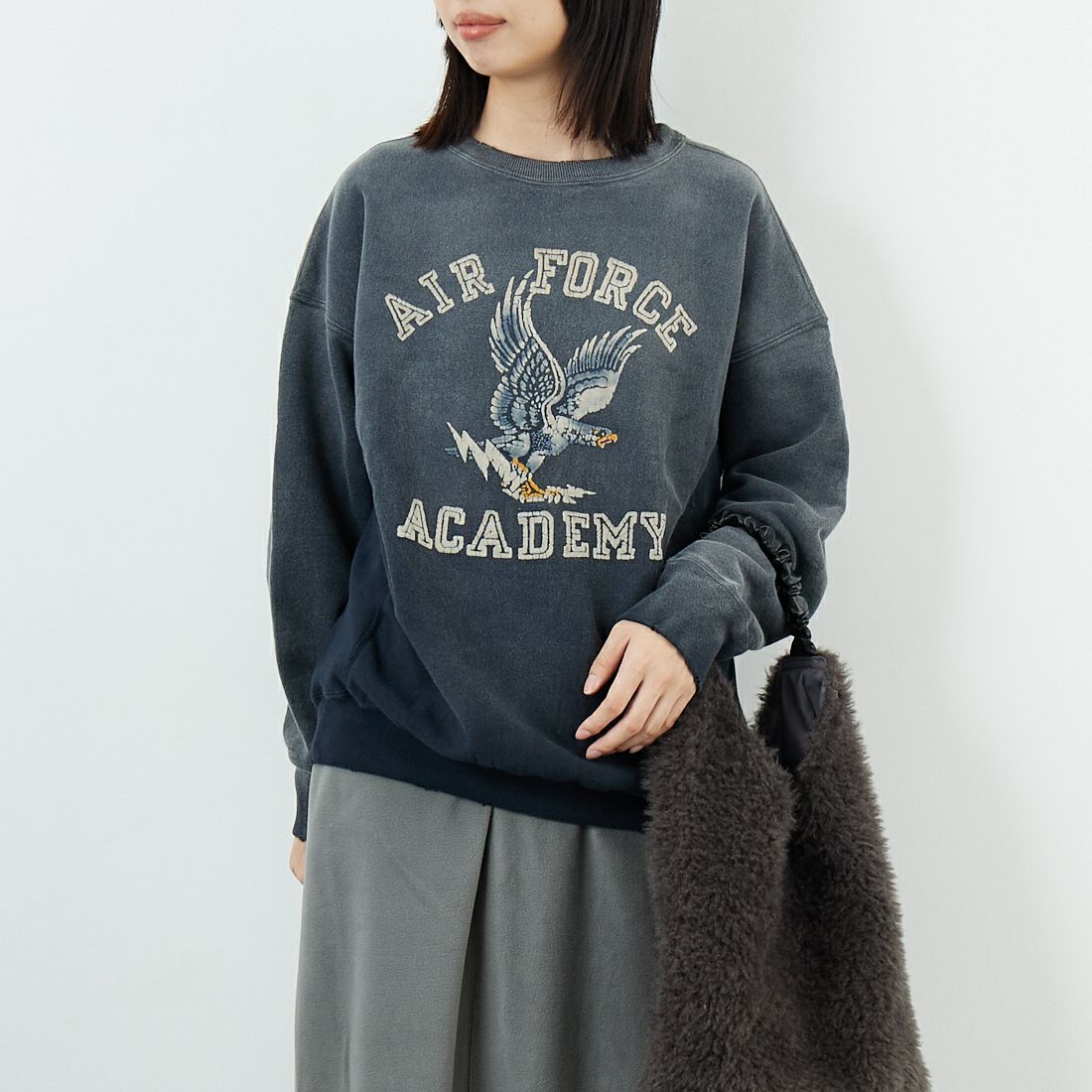 BOW WOW [バウワウ] U.S. AIR FORCE フロッキーロゴスウェット [BW252-UAES] AGED BLACK &&モデル身長：162cm 着用サイズ：S&&