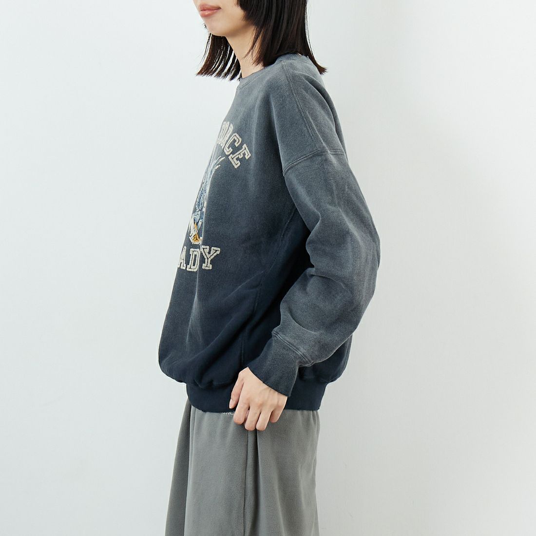 BOW WOW [バウワウ] U.S. AIR FORCE フロッキーロゴスウェット [BW252-UAES] AGED BLACK &&モデル身長：162cm 着用サイズ：S&&