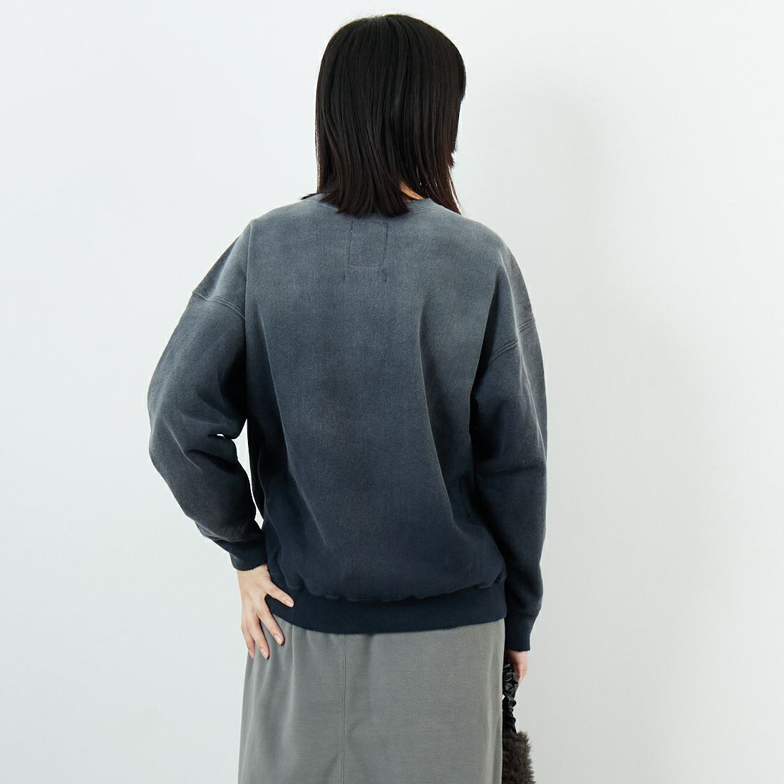 BOW WOW [バウワウ] U.S. AIR FORCE フロッキーロゴスウェット [BW252-UAES] AGED BLACK &&モデル身長：162cm 着用サイズ：S&&