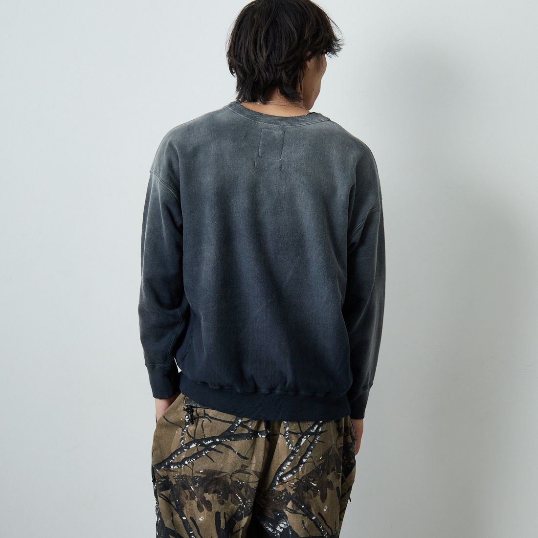 BOW WOW [バウワウ] U.S. AIR FORCE フロッキーロゴスウェット [BW252-UAES] AGED BLACK &&モデル身長：179cm 着用サイズ：L&&