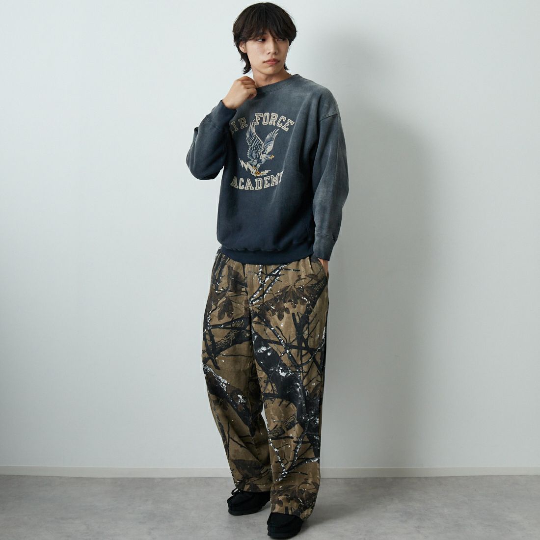 BOW WOW [バウワウ] U.S. AIR FORCE フロッキーロゴスウェット [BW252-UAES] AGED BLACK &&モデル身長：179cm 着用サイズ：L&&