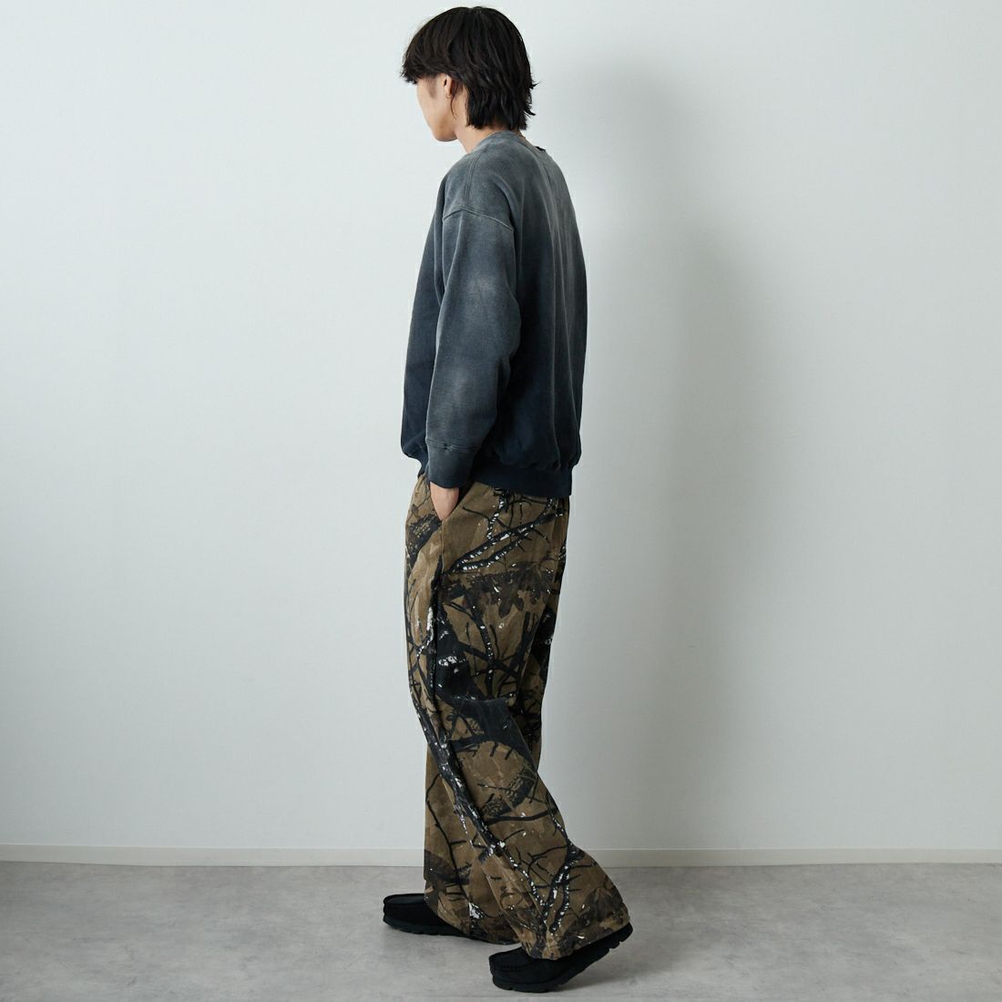 BOW WOW [バウワウ] U.S. AIR FORCE フロッキーロゴスウェット [BW252-UAES] AGED BLACK &&モデル身長：179cm 着用サイズ：L&&