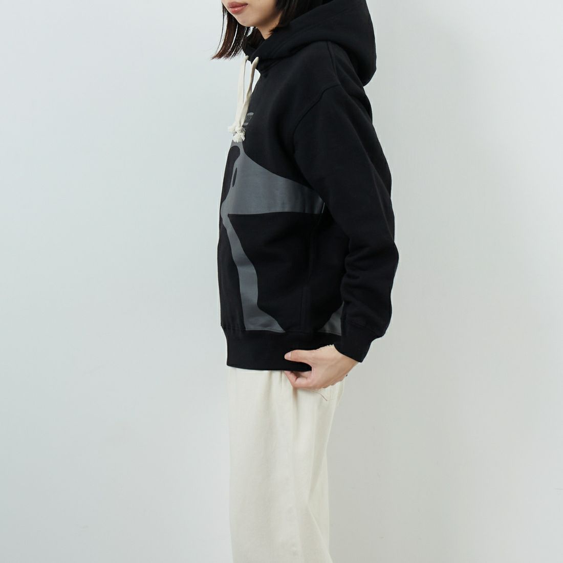 CHUMS [チャムス] ビッグブービー プルオーバーパーカー [CH10-1526] K001 BLACK &&モデル身長：162cm 着用サイズ：WM&&