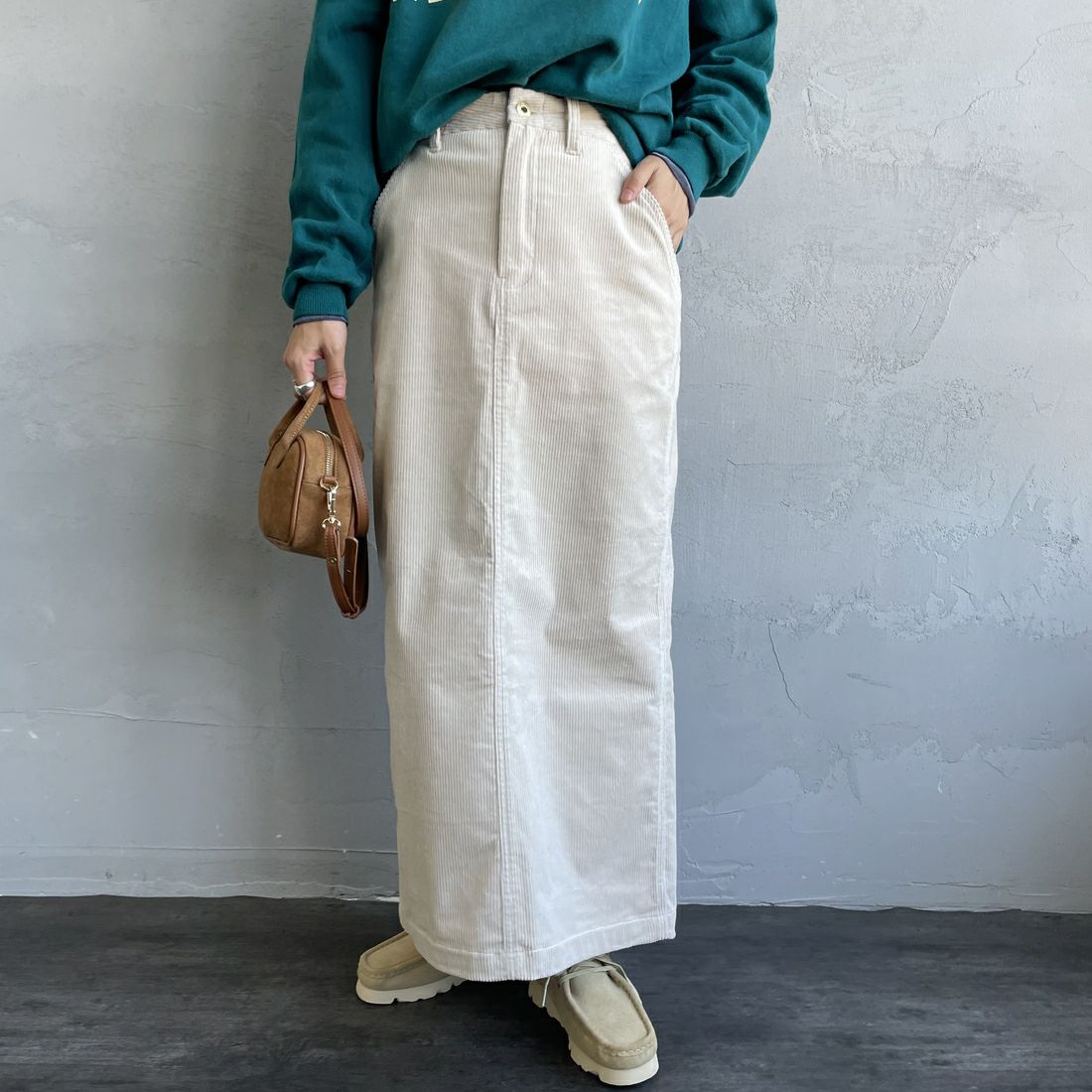 UNIVERSAL OVERALL [ユニバーサルオーバーオール] 別注 コーデュロイナロースカート [U2532767IN-JF] GREIGE &&モデル身長：158cm 着用サイズ：S&&