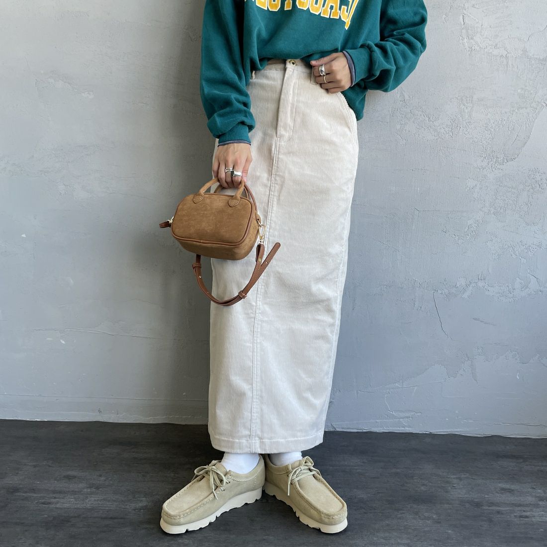 UNIVERSAL OVERALL [ユニバーサルオーバーオール] 別注 コーデュロイナロースカート [U2532767IN-JF] GREIGE &&モデル身長：158cm 着用サイズ：S&&