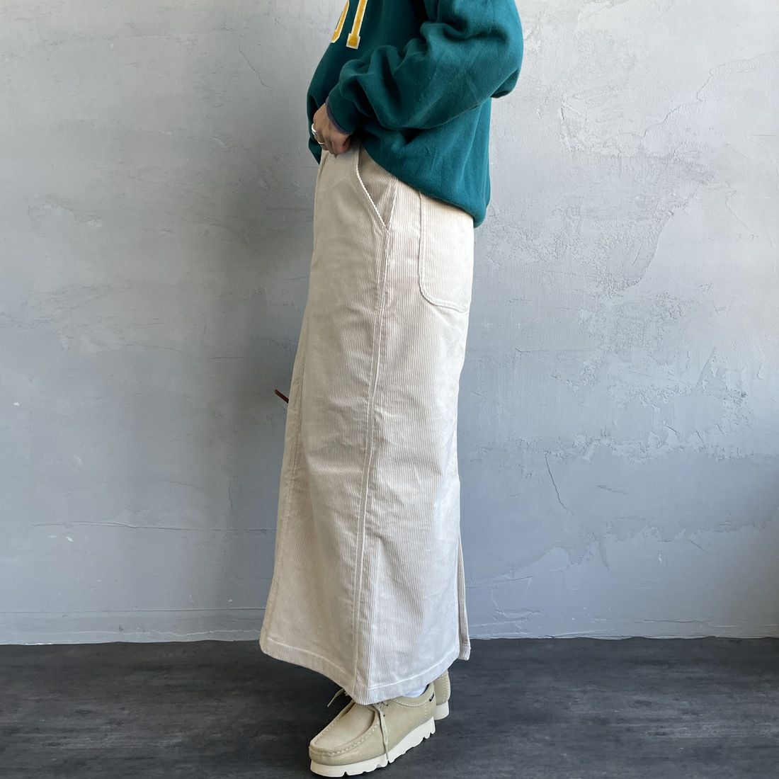 UNIVERSAL OVUNIVERSAL OVERALL [ユニバーサルオーバーオール] 別注 コーデュロイナロースカート [U2532767IN-JF] GREIGE &&モデル身長：158cm 着用サイズ：S&&ERALL [ユニバーサルオーバーオール] 別注 コーデュロイナロースカート [U2532767IN-JF] CHARCOAL