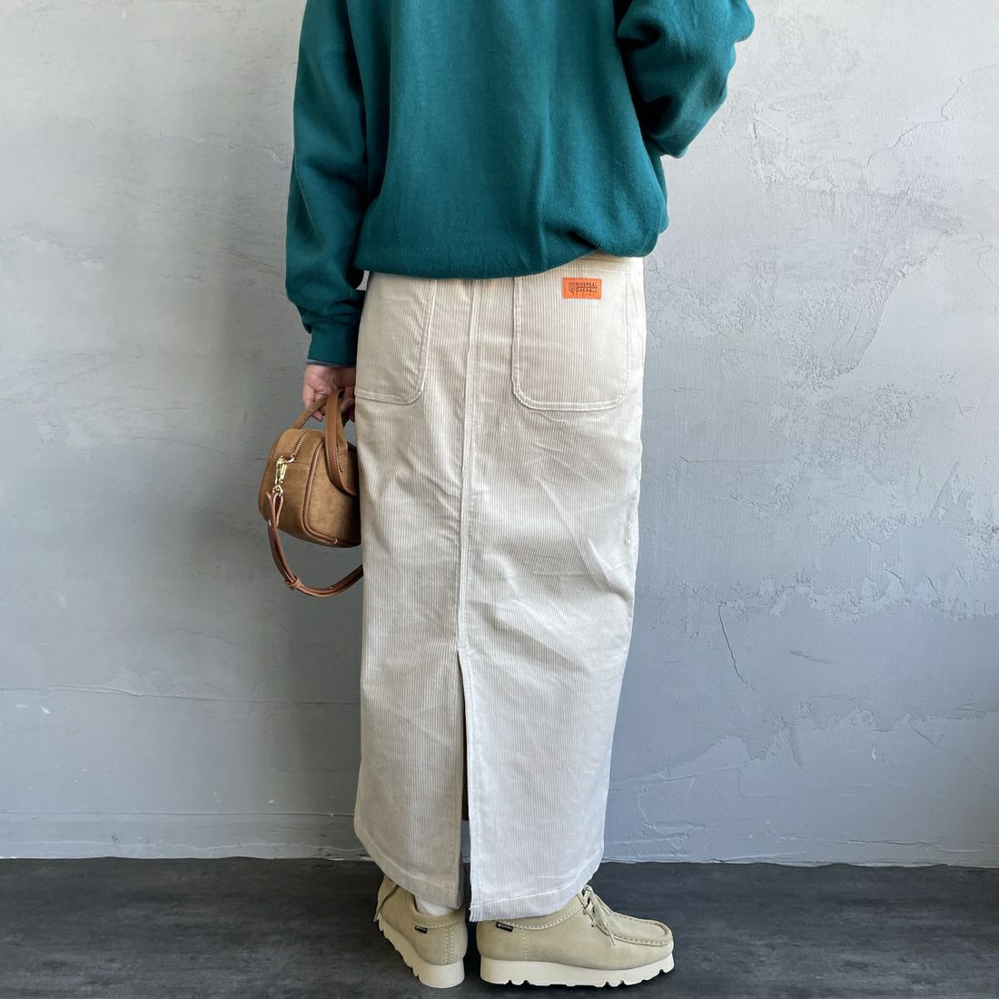 UNIVERSAL OVERALL [ユニバーサルオーバーオール] 別注 コーデュロイナロースカート [U2532767IN-JF] GREIGE &&モデル身長：158cm 着用サイズ：S&&