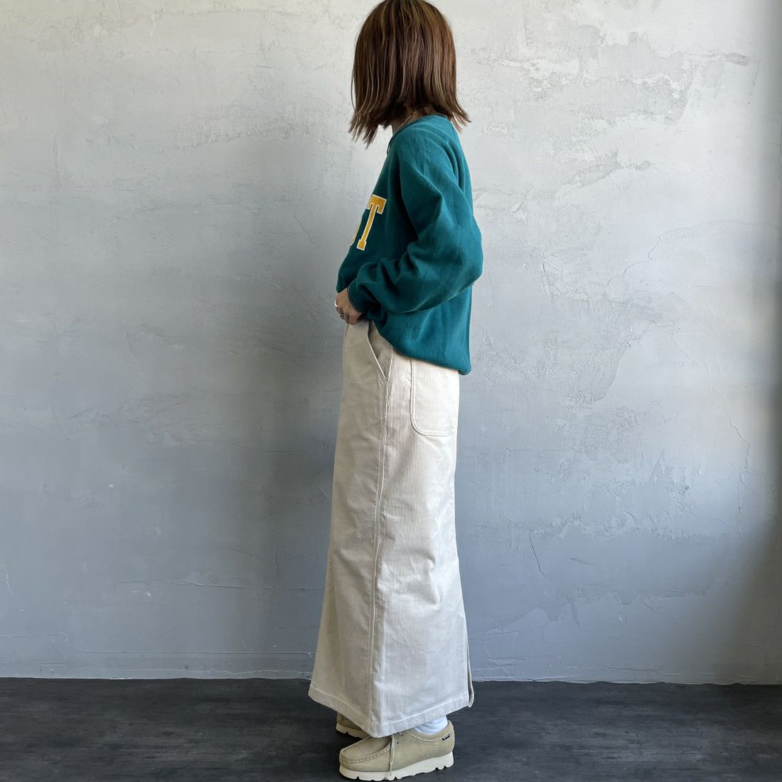 UNIVERSAL OVERALL [ユニバーサルオーバーオール] 別注 コーデュロイナロースカート [U2532767IN-JF] GREIGE &&モデル身長：158cm 着用サイズ：S&&