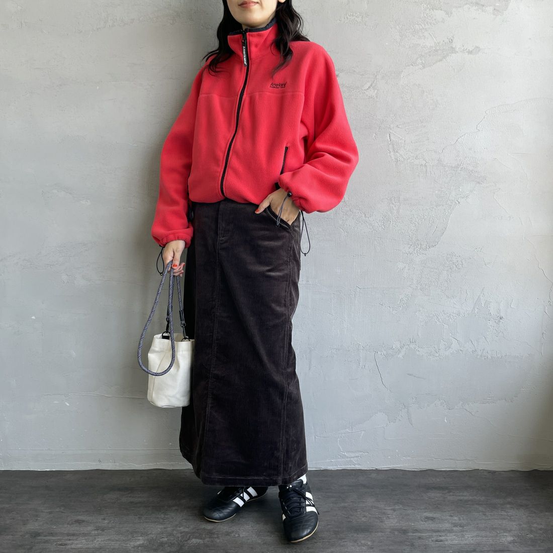 UNIVERSAL OVERALL [ユニバーサルオーバーオール] 別注 コーデュロイナロースカート [U2532767IN-JF] CHARCOAL &&モデル身長：160cm 着用サイズ：S&&