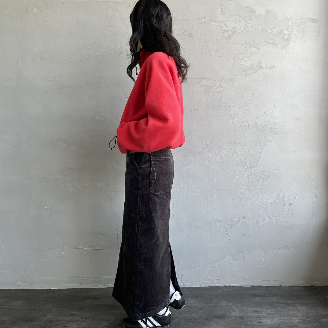 UNIVERSAL OVERALL [ユニバーサルオーバーオール] 別注 コーデュロイナロースカート [U2532767IN-JF] CHARCOAL &&モデル身長：160cm 着用サイズ：S&&