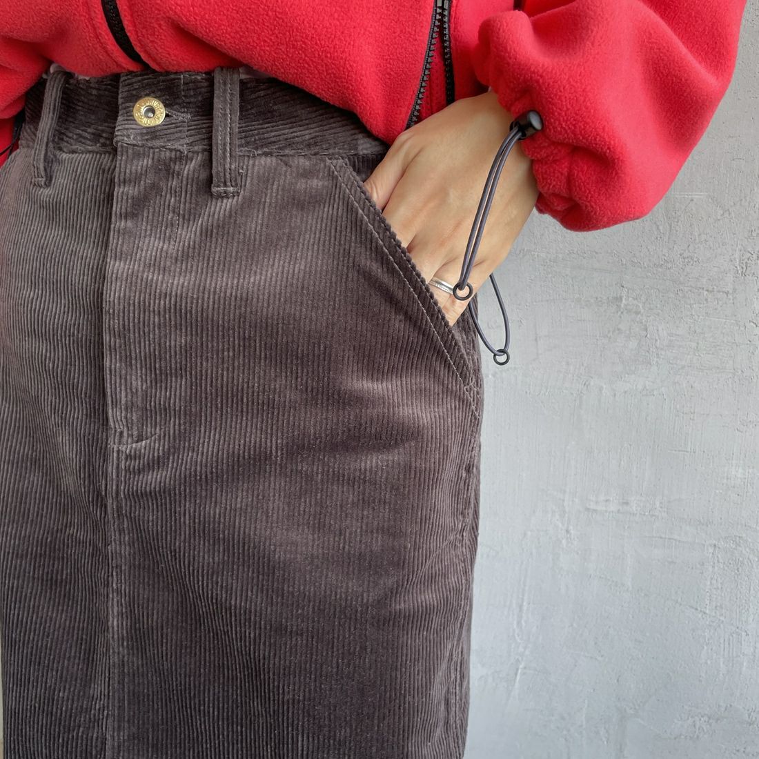 UNIVERSAL UNIVERSAL OVERALL [ユニバーサルオーバーオール] 別注 コーデュロイナロースカート [U2532767IN-JF] CHARCOAL &&モデル身長：160cm 着用サイズ：S&&[ユニバーサルオーバーオール] 別注 コーデュロイナロースカート [U2532767IN-JF] BROWN &&モデル身長：158cm 着用サイズ：S&&