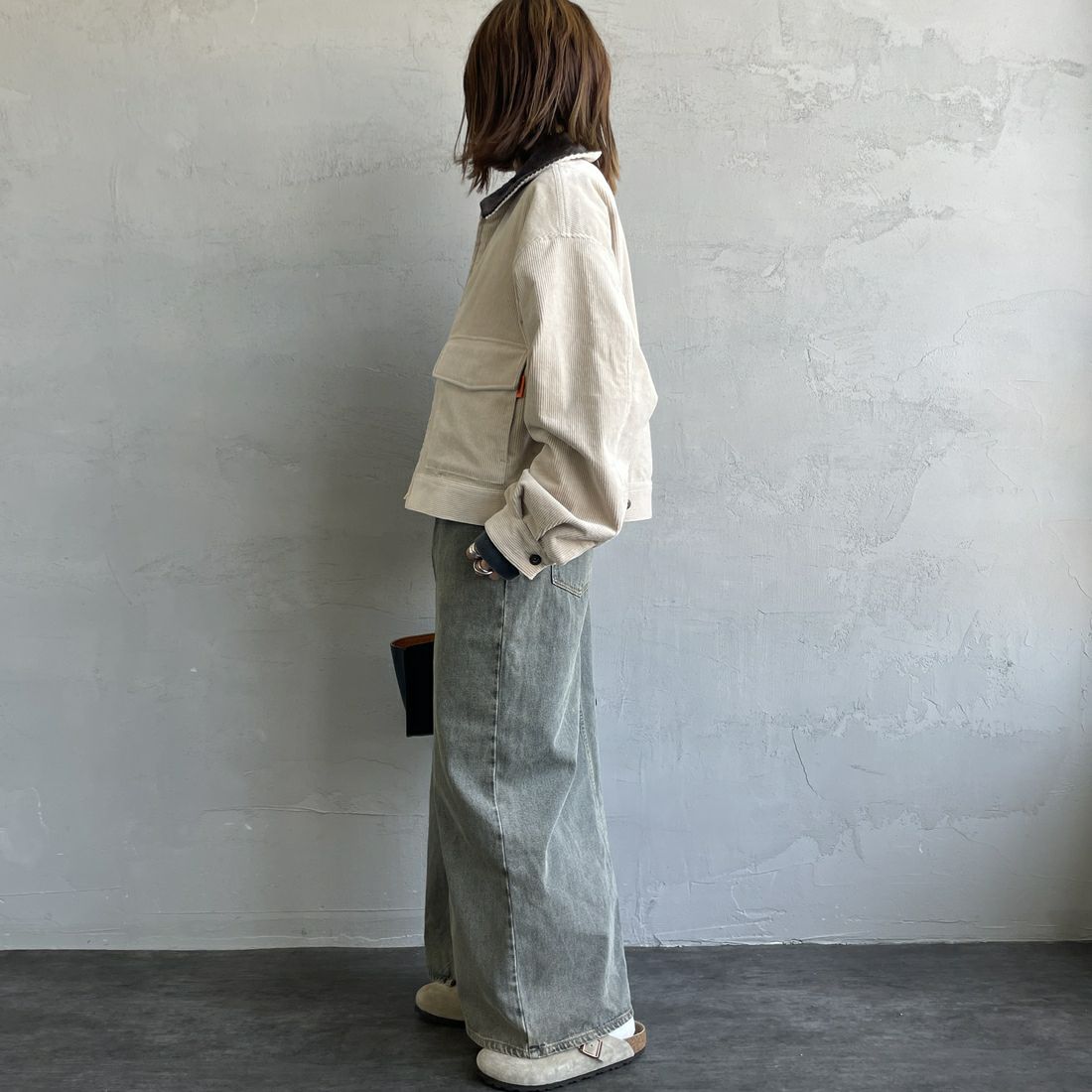 UNIVERSAL OVERALL [ユニバーサルオーバーオール] 別注 ショート丈ワークジャケット [U2532472IN-JF] GREIGE &&モデル身長：158cm 着用サイズ：F&&