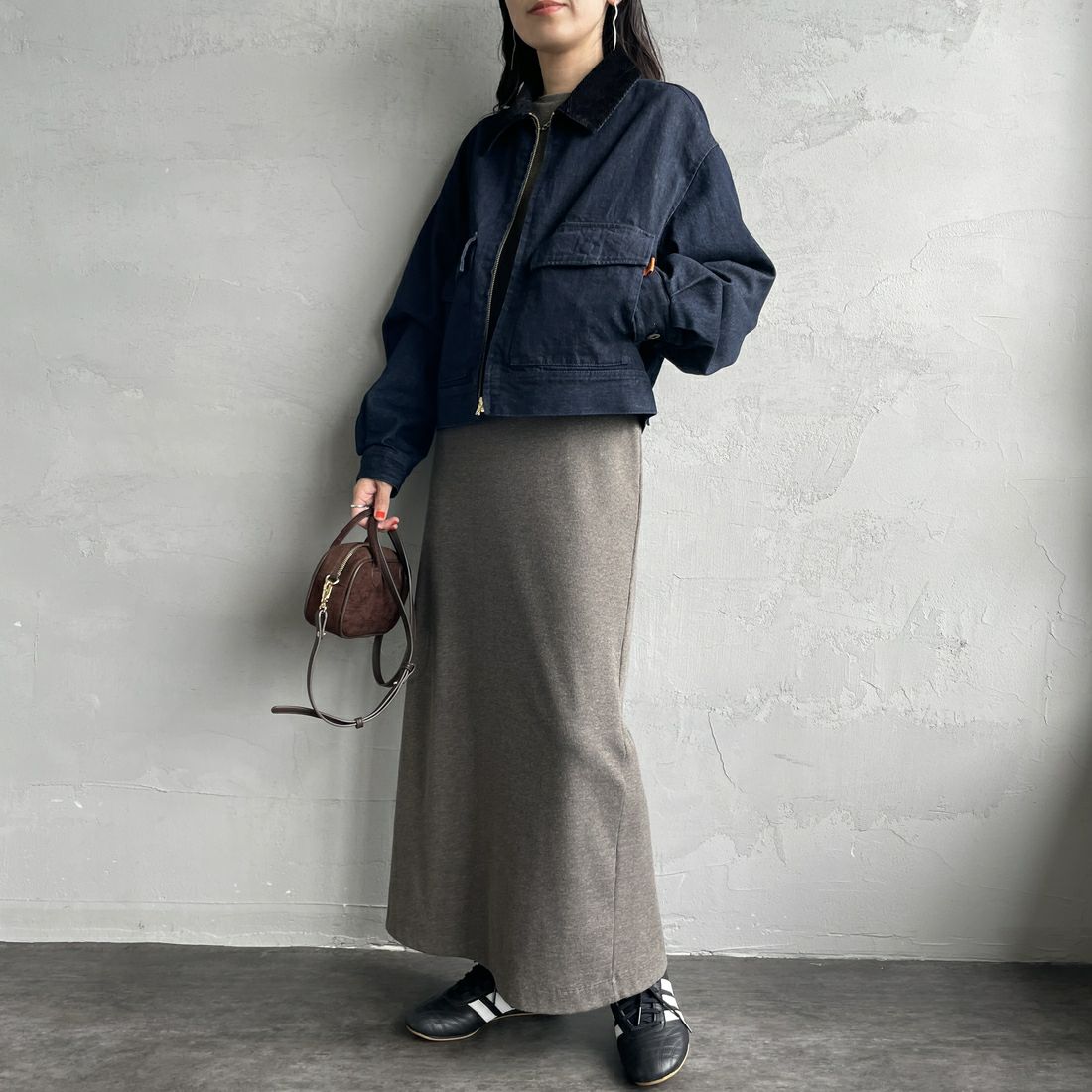 UNIVERSAL OVERALL [ユニバーサルオーバーオール] 別注 ショート丈ワークジャケット [U2532472IN-JF] O.W &&モデル身長：160cm 着用サイズ：F&&