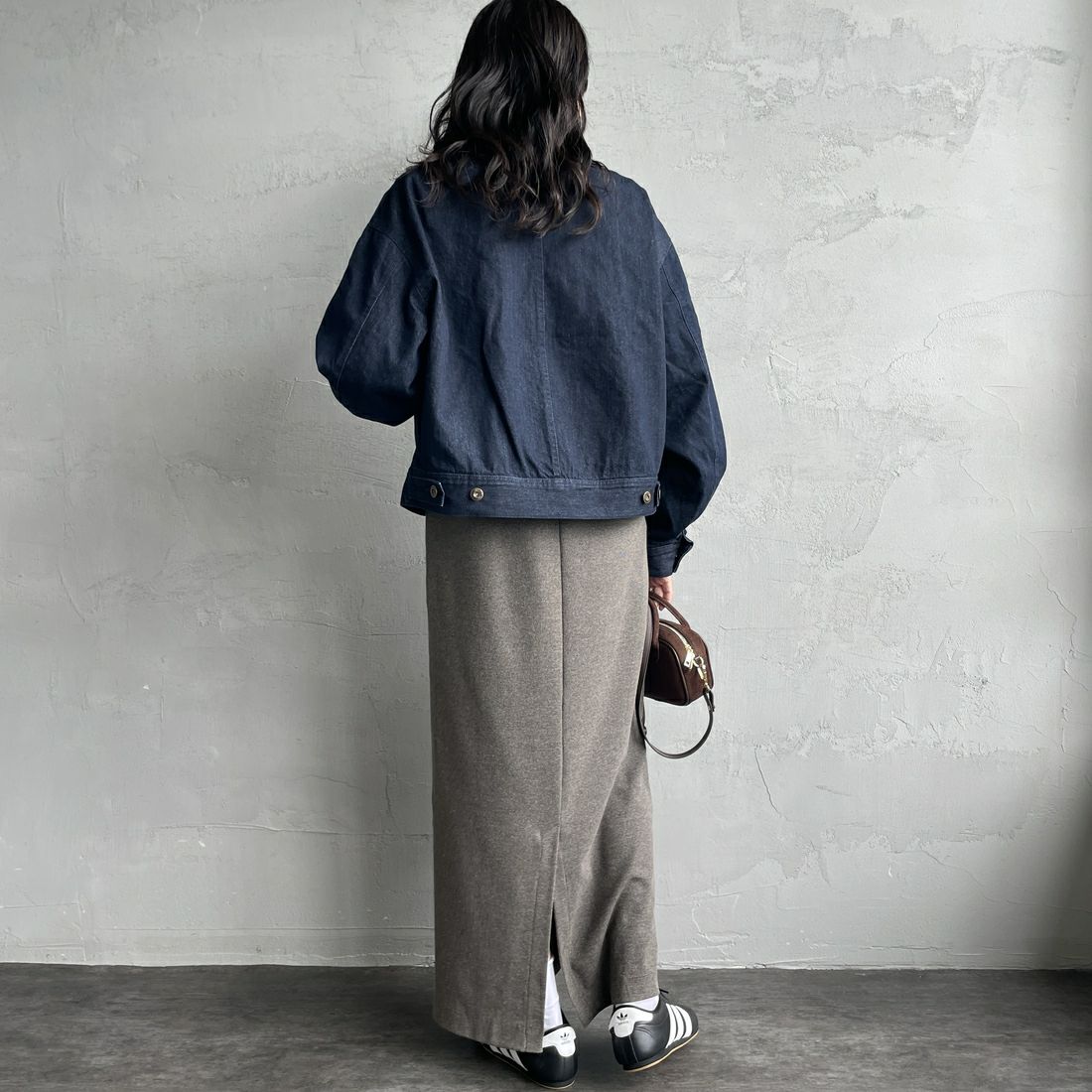 UNIVERSAL OVERALL [ユニバーサルオーバーオール] 別注 ショート丈ワークジャケット [U2532472IN-JF] O.W &&モデル身長：160cm 着用サイズ：F&&