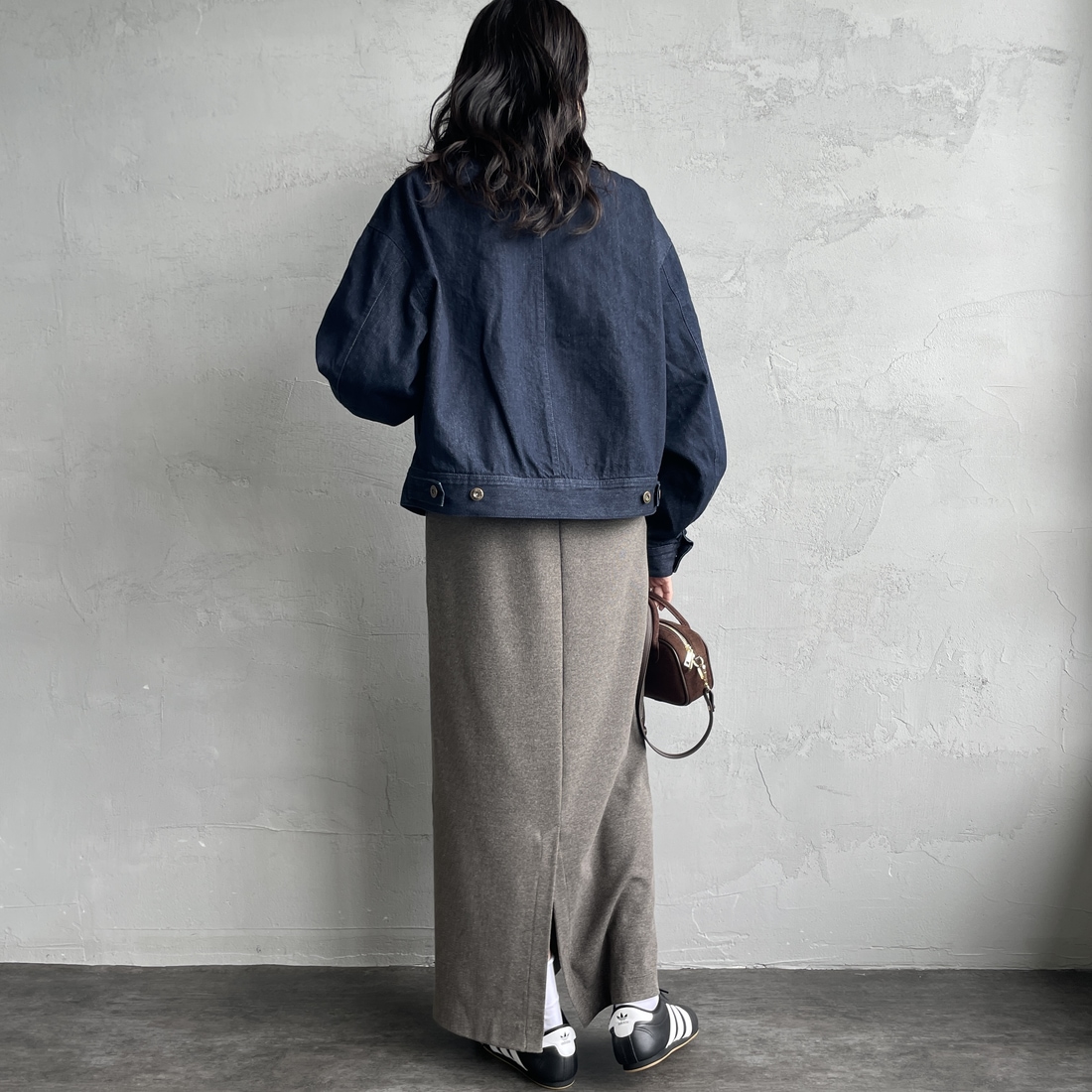 UNIVERSAL OVERALL [ユニバーサルオーバーオール] 別注 ショート丈ワークジャケット [U2532472IN-JF] O.W &&モデル身長：160cm 着用サイズ：F&&