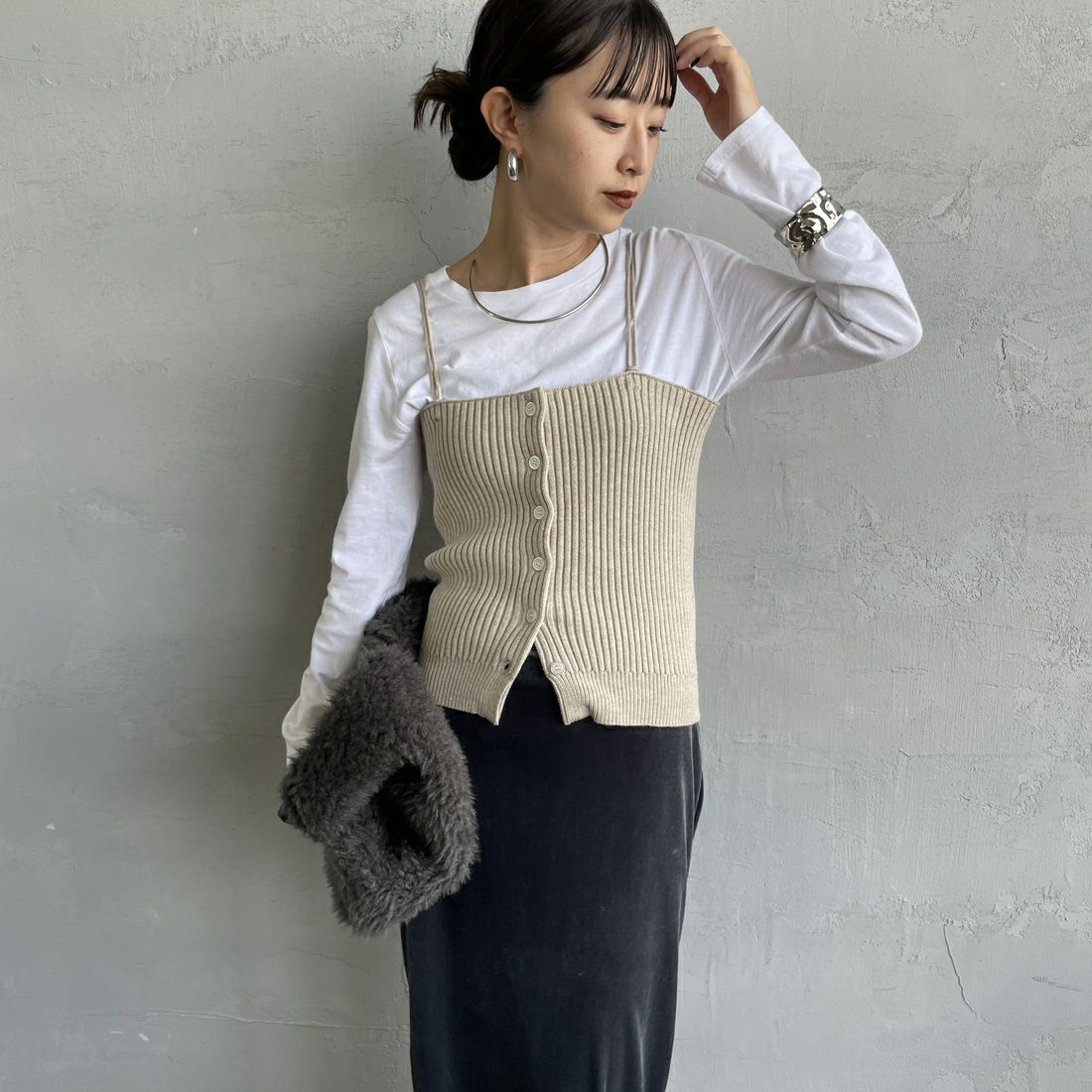 nenom [ネノム] マルチWAY フロントボタンリブニットビスチェ [NE25131033] 22 BEIGE&&モデル身長：150cm 着用サイズ：F&&