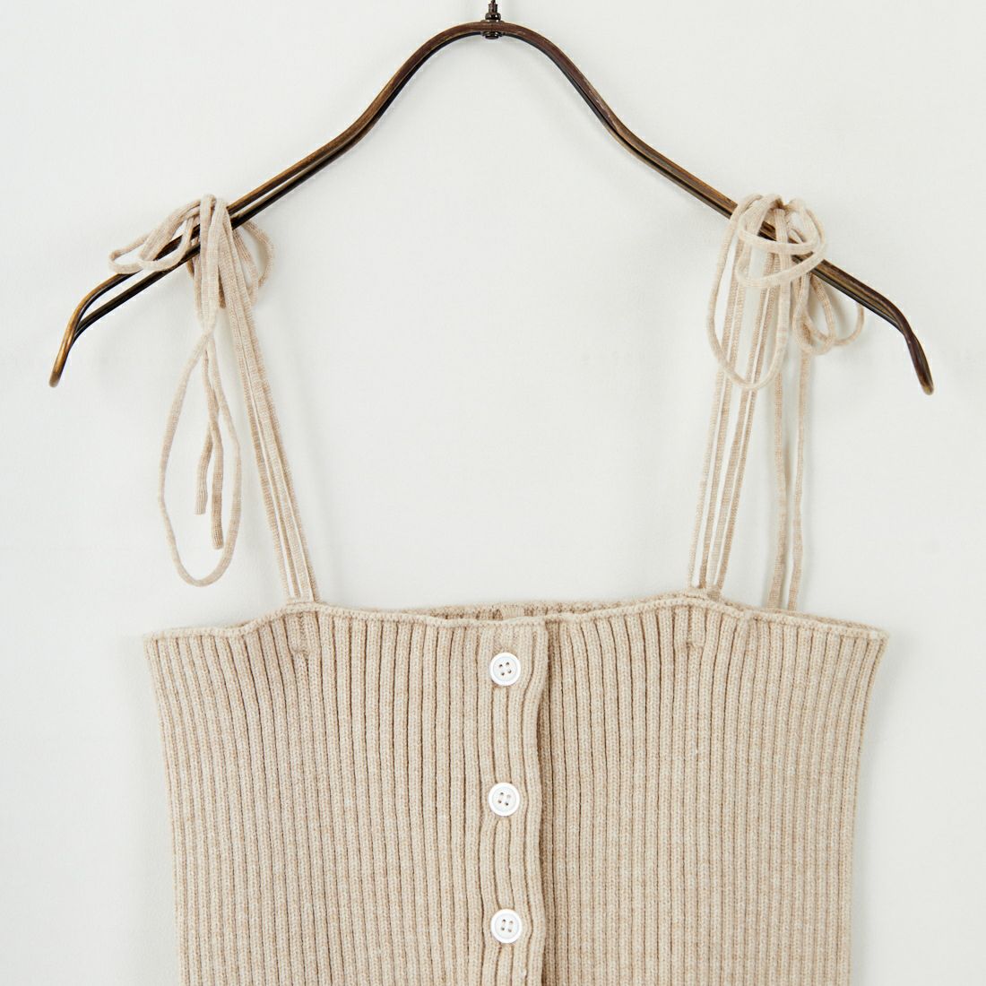 nenom [ネノム] マルチWAY フロントボタンリブニットビスチェ [NE25131033] 22 BEIGE&&モデル身長：150cm 着用サイズ：F&&