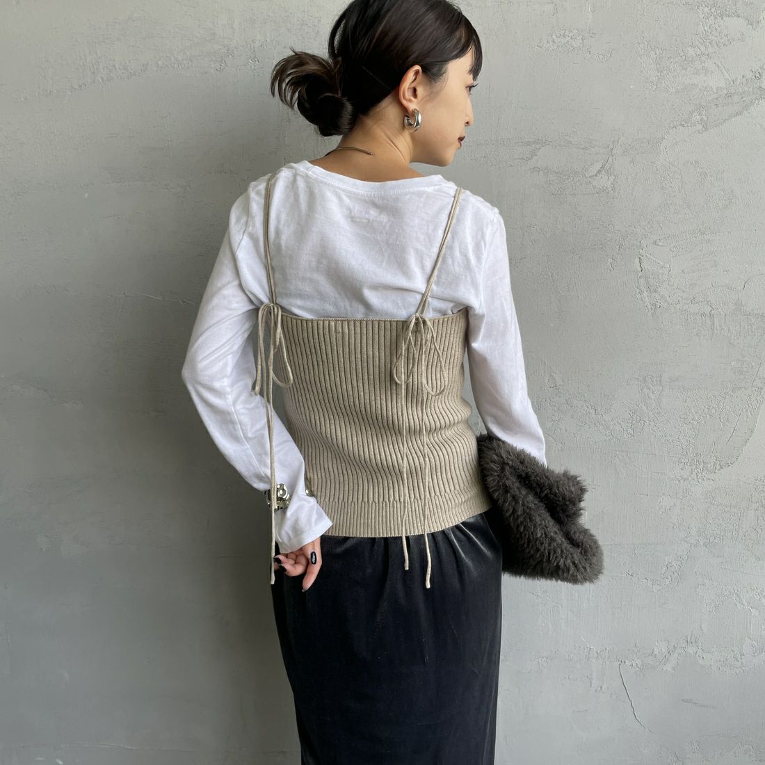 nenom [ネノム] マルチWAY フロントボタンリブニットビスチェ [NE25131033] 22 BEIGE&&モデル身長：150cm 着用サイズ：F&&