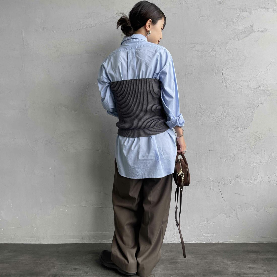 nenom [ネノム] マルチWAY フロントボタンリブニットビスチェ [NE25131033] 07 GRAY&&モデル身長：150cm 着用サイズ：F&&