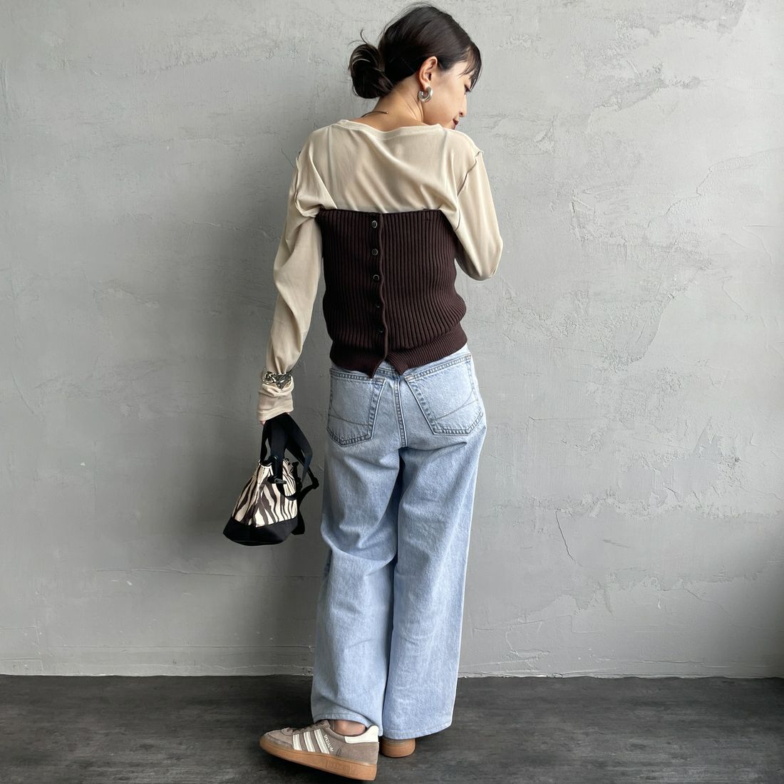 nenom [ネノム] マルチWAY フロントボタンリブニットビスチェ [NE25131033] 28 BROWN&&モデル身長：150cm 着用サイズ：F&&