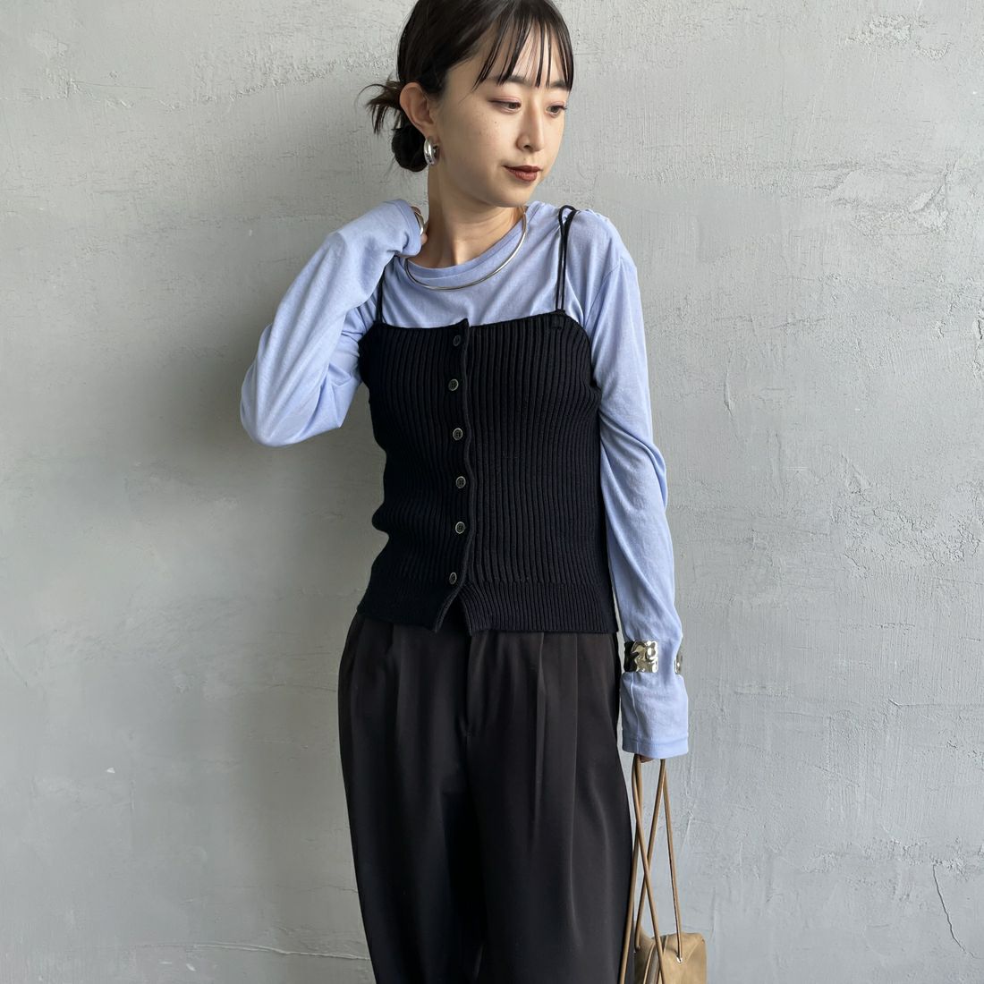 nenom [ネノム] マルチWAY フロントボタンリブニットビスチェ [NE25131033] 09 BLACK&&モデル身長：150cm 着用サイズ：F&&