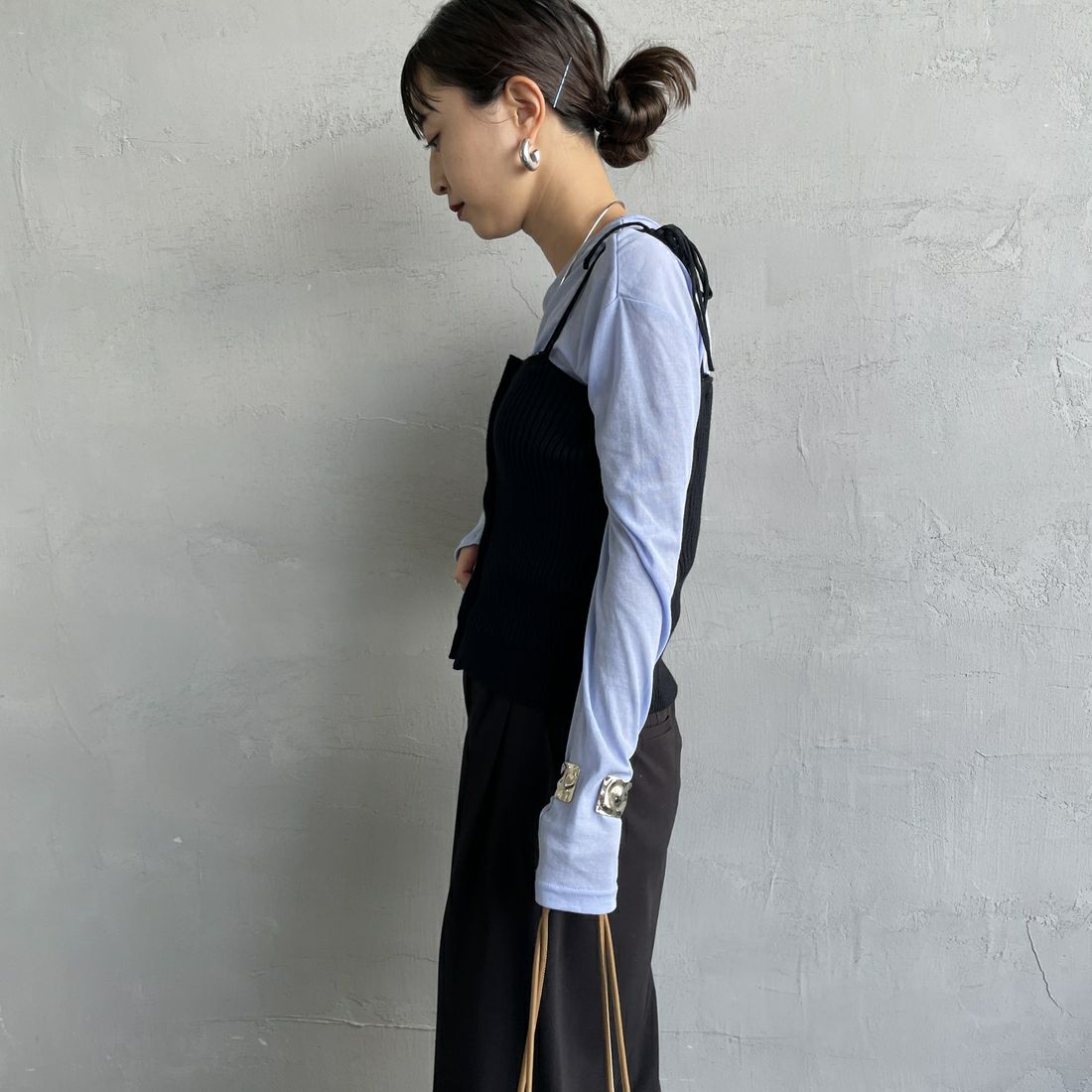 nenom [ネノム] マルチWAY フロントボタンリブニットビスチェ [NE25131033] 09 BLACK&&モデル身長：150cm 着用サイズ：F&&