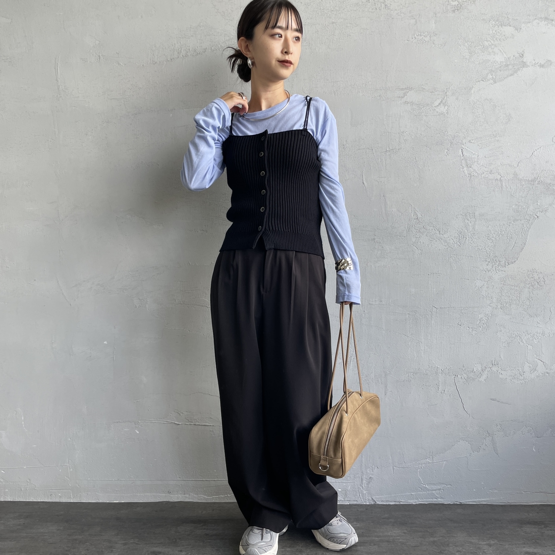 nenom [ネノム] マルチWAY フロントボタンリブニットビスチェ [NE25131033] 09 BLACK&&モデル身長：150cm 着用サイズ：F&&