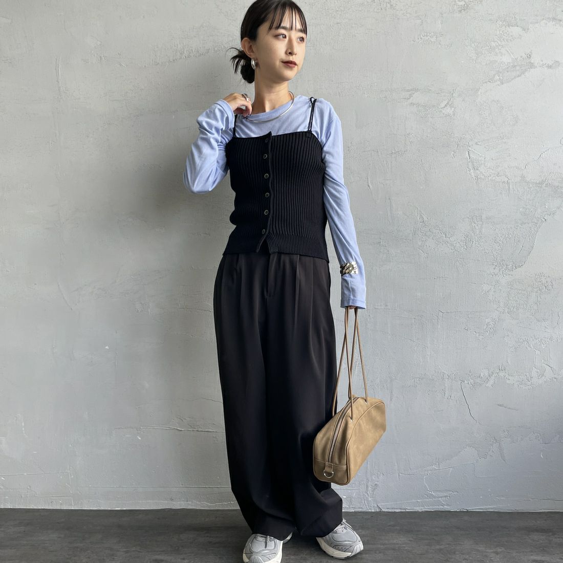 nenom [ネノム] マルチWAY フロントボタンリブニットビスチェ [NE25131033] 09 BLACK&&モデル身長：150cm 着用サイズ：F&&