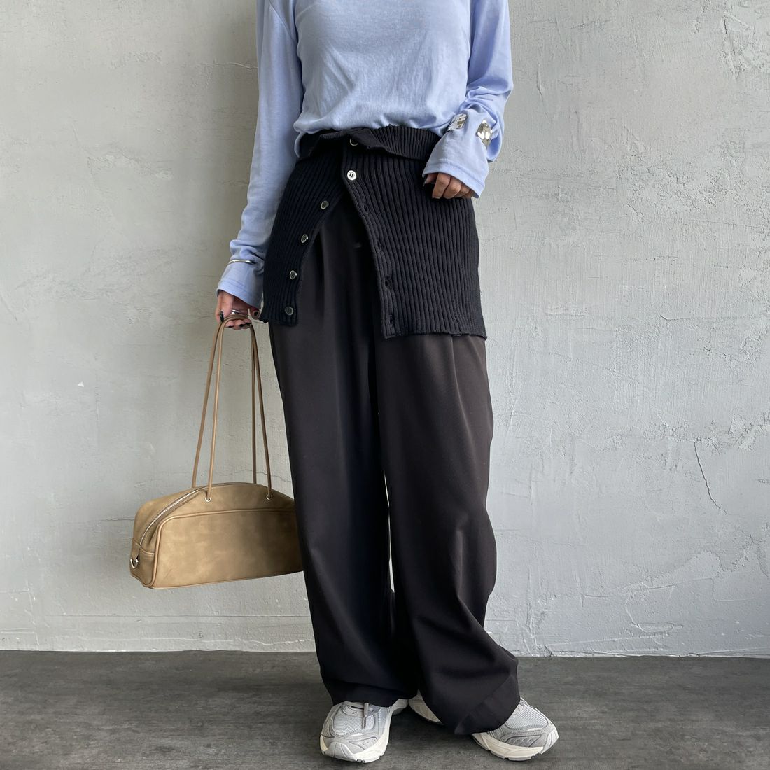 nenom [ネノム] マルチWAY フロントボタンリブニットビスチェ [NE25131033] 09 BLACK&&モデル身長：150cm 着用サイズ：F&&