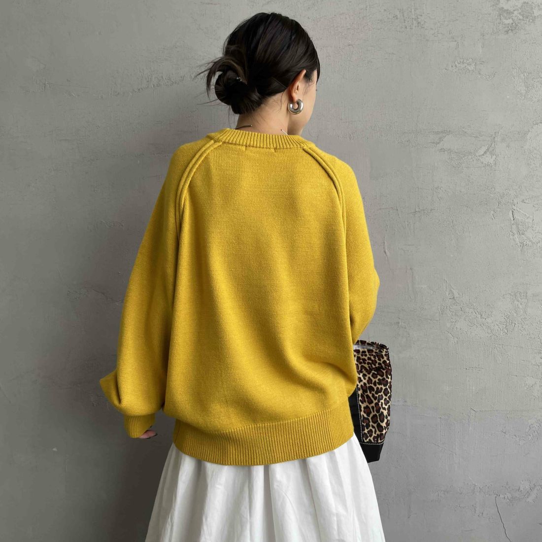 nenom [ネノム] スウェットライクニットプルオーバー [NE24131038] 31 YELLOW &&モデル身長：150cm 着用サイズ：F&&