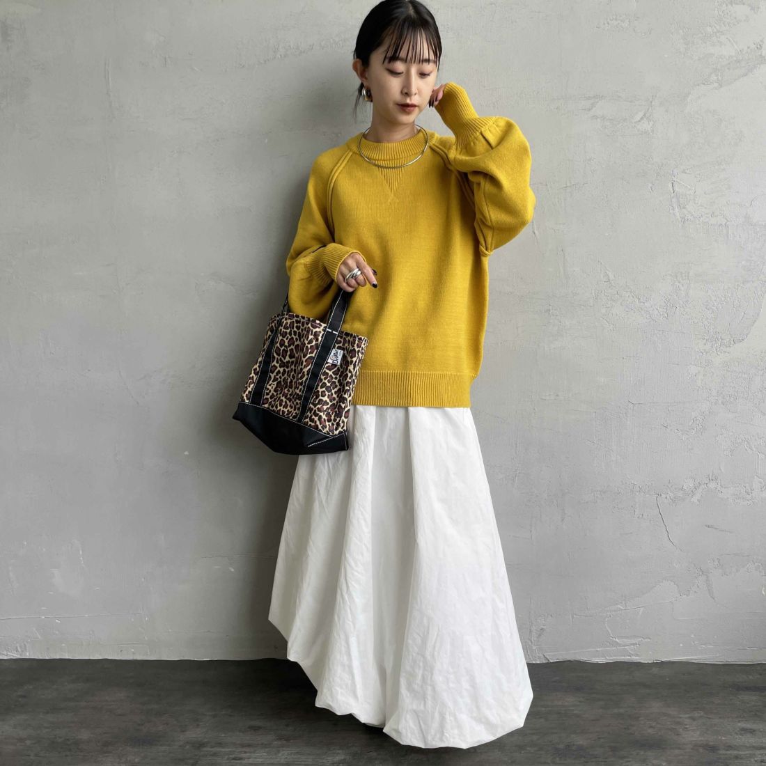 nenom [ネノム] スウェットライクニットプルオーバー [NE24131038] 31 YELLOW &&モデル身長：150cm 着用サイズ：F&&