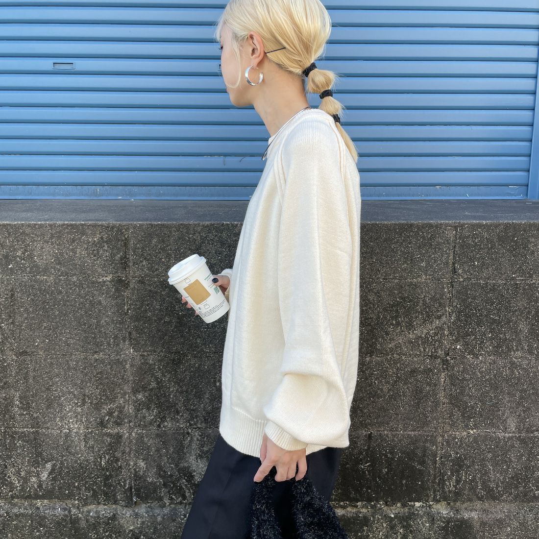 nenom [ネノム] スウェットライクニットプルオーバー [NE24131038] 02 OFF &&モデル身長：150cm 着用サイズ：F&&