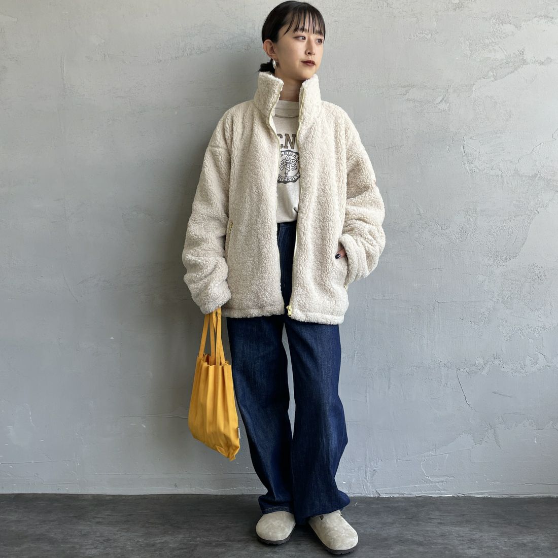 UNIVERSAL OVERALL [ユニバーサルオーバーオール] 別注 カールボアブルゾン [U2532400IN-JF] IVORY &&モデル身長：150cm 着用サイズ：F&&