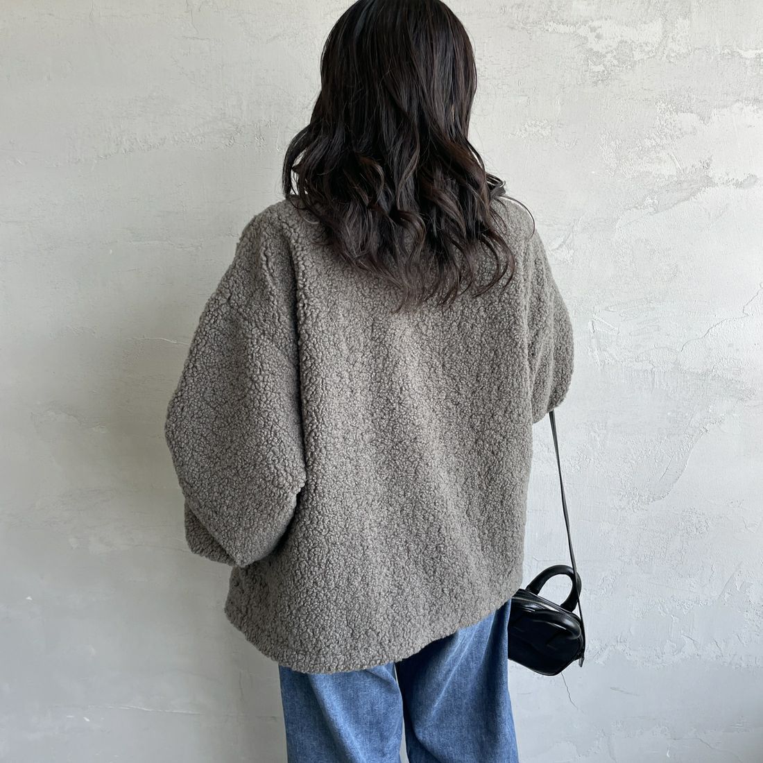 UNIVERSAL OVERALL [ユニバーサルオーバーオール] 別注 カールボアブルゾン [U2532400IN-JF] CHARCOAL &&モデル身長：160cm 着用サイズ：F&&