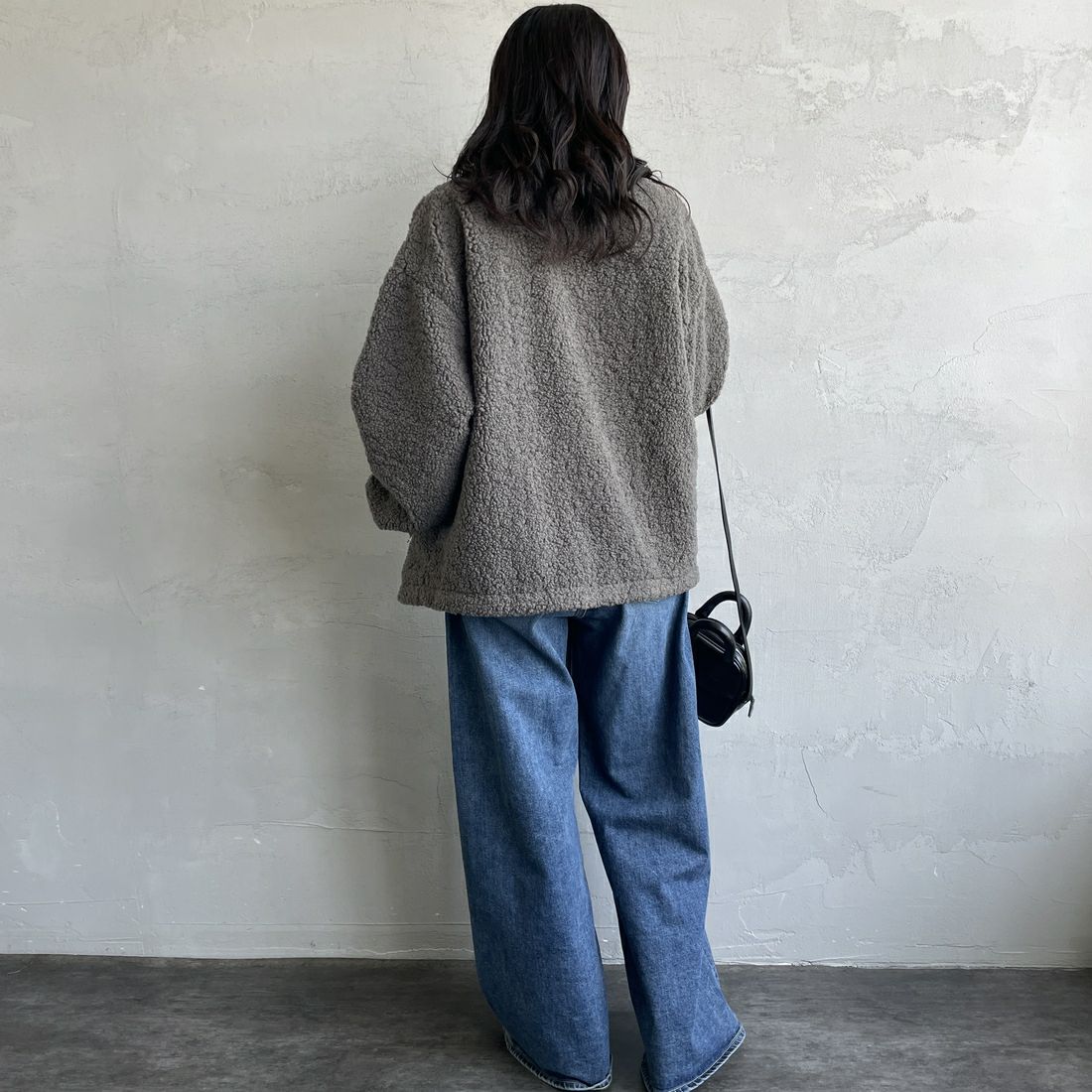 UNIVERSAL OVERALL [ユニバーサルオーバーオール] 別注 カールボアブルゾン [U2532400IN-JF] CHARCOAL &&モデル身長：160cm 着用サイズ：F&&