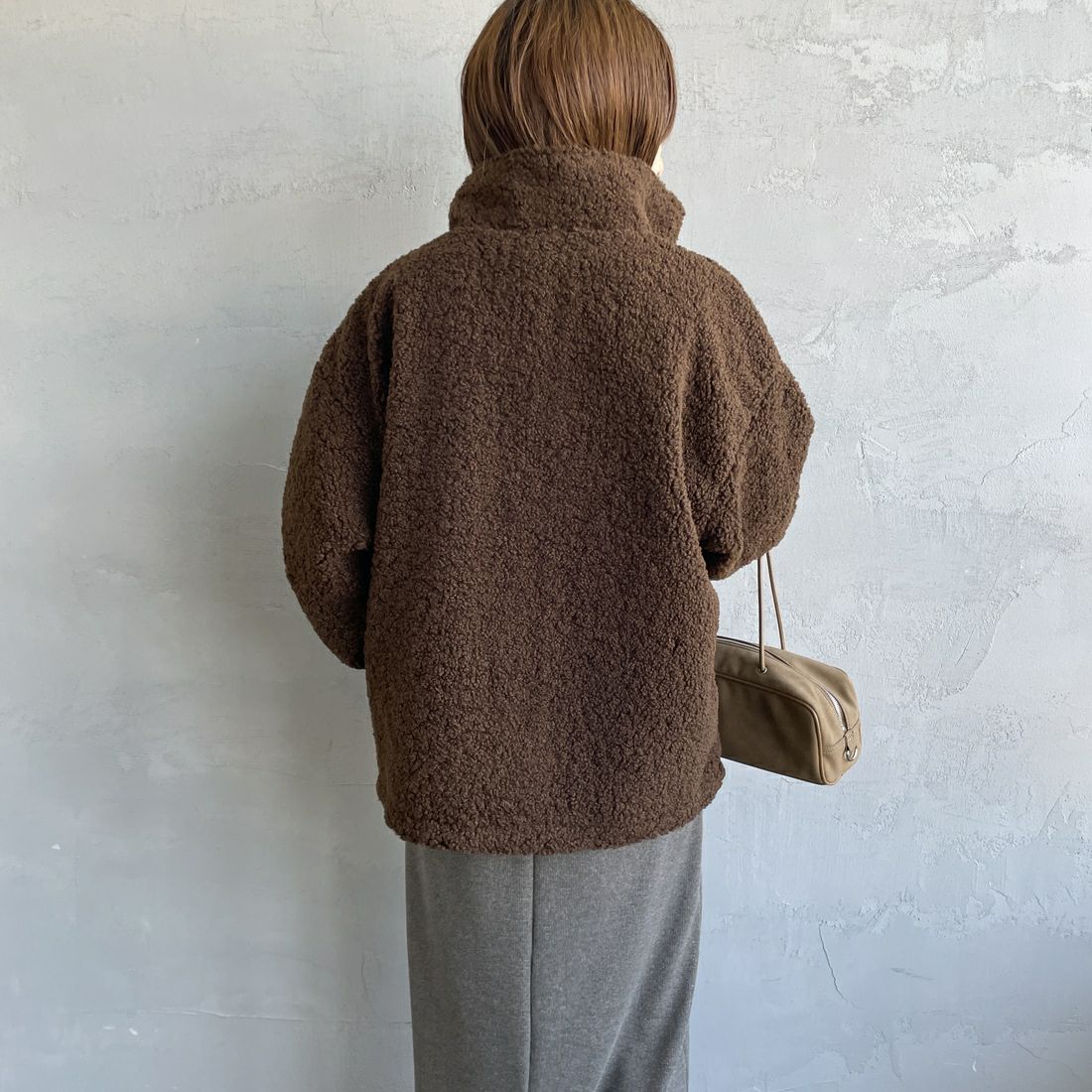 UNIVERSAL OVERALL [ユニバーサルオーバーオール] 別注 カールボアブルゾン [U2532400IN-JF] BROWN &&モデル身長：158cm 着用サイズ：F&&