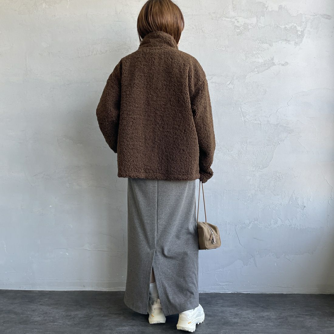 UNIVERSAL OVERALL [ユニバーサルオーバーオール] 別注 カールボアブルゾン [U2532400IN-JF] BROWN &&モデル身長：158cm 着用サイズ：F&&