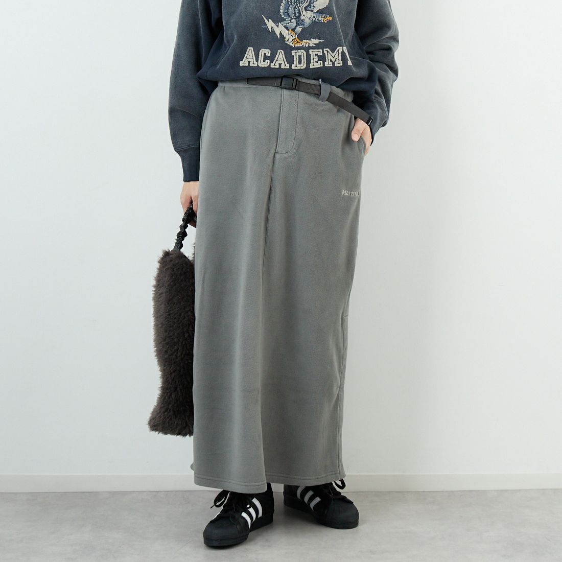 Marmot [マーモット] ウィメンズ ポーラライトフリーススカート [MTFW25WFL038] KHAKI &&モデル身長：162cm 着用サイズ：M&&