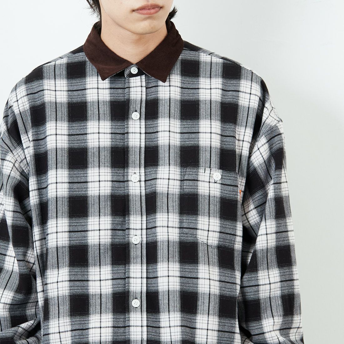 UNIVERSAL OVERALL [ユニバーサルオーバーオール] 別注 ビッグシルエットパジャマシャツ [U2511100IN-JF] BLACK &&モデル身長：179cm 着用サイズ：L&&