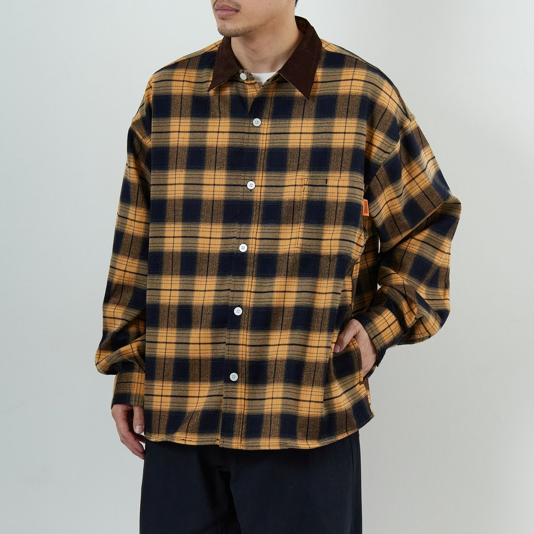 UNIVERSAL OVERALL [ユニバーサルオーバーオール] 別注 ビッグシルエットパジャマシャツ [U2511100IN-JF] YELLOW &&モデル身長：168cm 着用サイズ：M&&