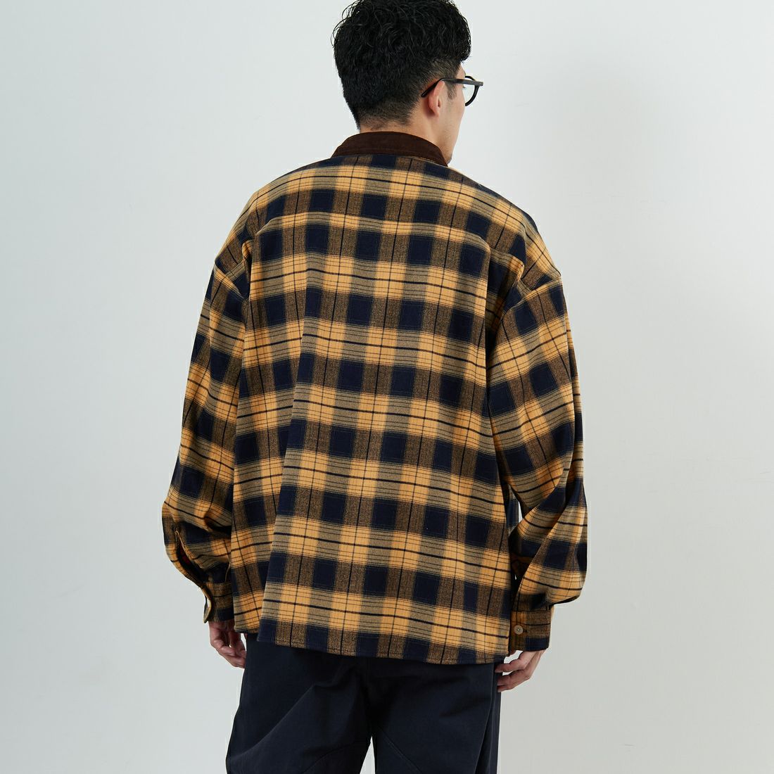 UNIVERSAL OVERALL [ユニバーサルオーバーオール] 別注 ビッグシルエットパジャマシャツ [U2511100IN-JF] YELLOW &&モデル身長：168cm 着用サイズ：M&&