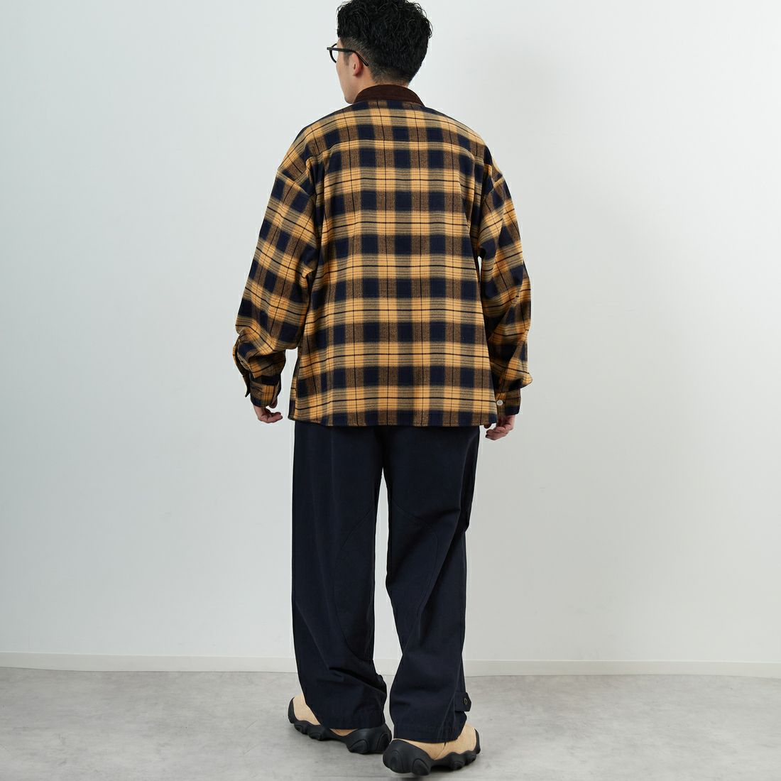 UNIVERSAL OVERALL [ユニバーサルオーバーオール] 別注 ビッグシルエットパジャマシャツ [U2511100IN-JF] YELLOW &&モデル身長：168cm 着用サイズ：M&&