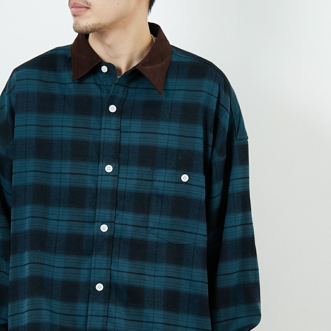 UNIVERSAL OVERALL [ユニバーサルオーバーオール] 別注 ビッグシルエットパジャマシャツ [U2511100IN-JF] GREEN &&モデル身長：168cm 着用サイズ：L&&